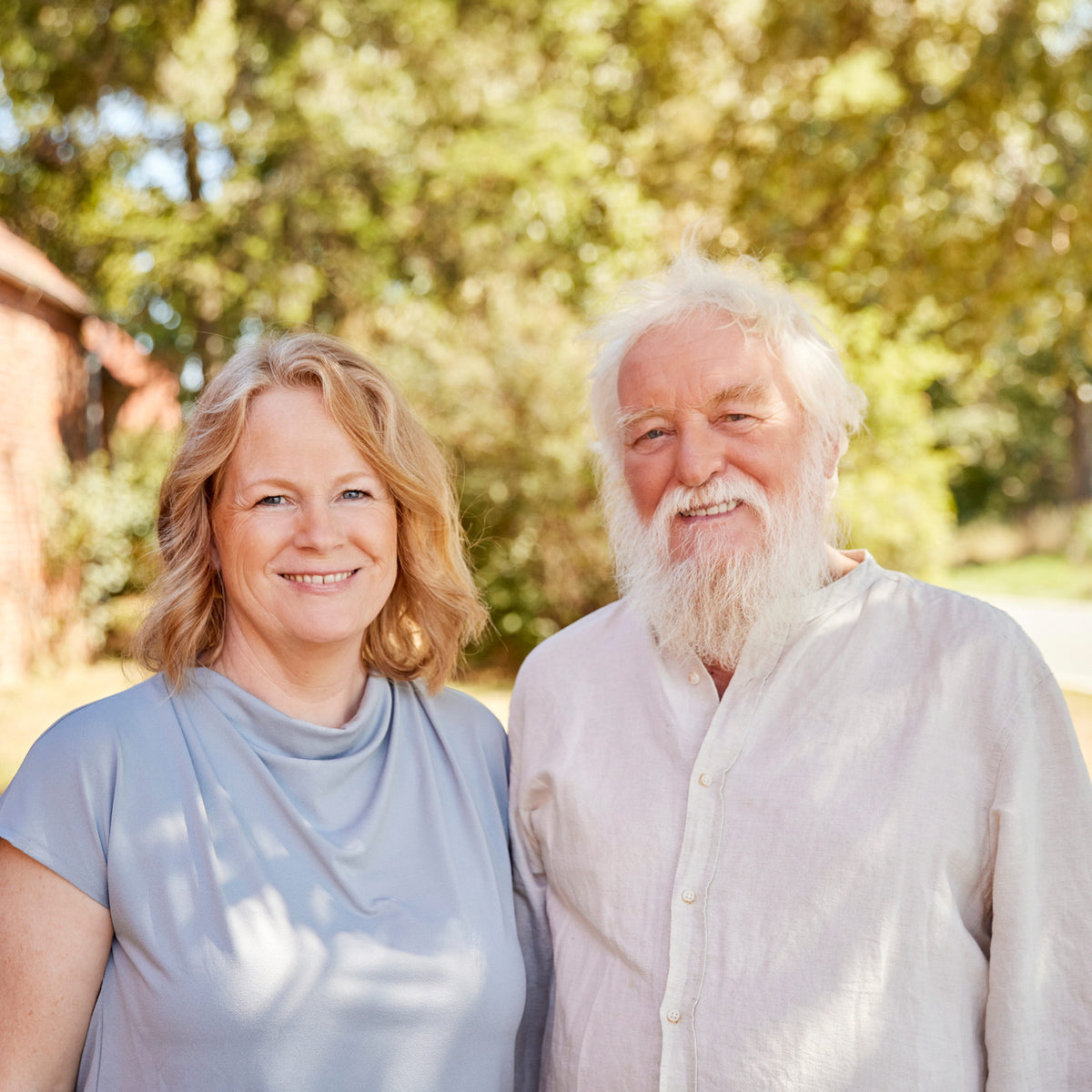 Jana und Peter Hess im Freien.